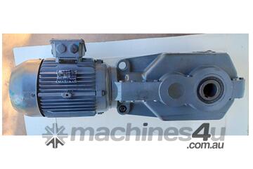 LLOYDS DEALS - 2012 Wirtgen 11 kW Rpm : 81 Ratio : 18 : 1 Type 74141 Gear Drive LLOYDS DEALS - 2012 Wirtgen 11 kW Rpm : 81 Ratio : 18 : 1 Type 74141 Gear Drive