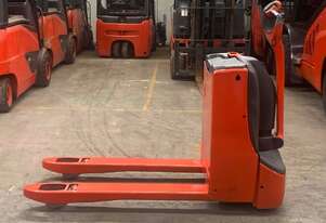 Late Model 500hrs T16 Pallet Truck New Battery New Charger 2yrs Warranty