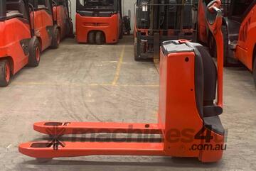 Late Model 500hrs T16 Pallet Truck New Battery New Charger 2yrs Warranty