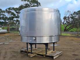 7000lt STAINLESS STEEL TANK, MILK VAT - picture1' - Click to enlarge