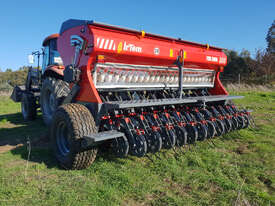 FARMTECH FDD 3000 DOUBLE DISC SEED DRILL (3.0M) - picture0' - Click to enlarge