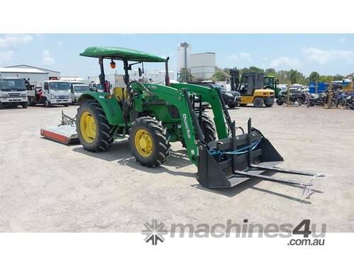 John Deere 5055E