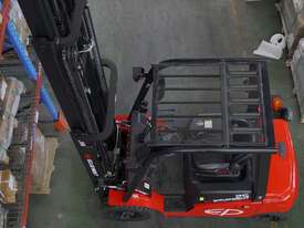 EFL303S Li-ion counterbalance forklift 3.0T - picture0' - Click to enlarge
