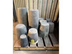 ASSORTMENT OF CRUCIBLES - picture0' - Click to enlarge