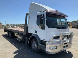 2004 Mack Premium Tandem Axle Chassis Tilt Tray - picture0' - Click to enlarge