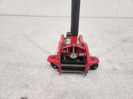 2 Tonne Car Jack - picture0' - Click to enlarge