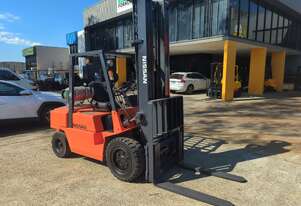 Nissan LPG Forklift 3.0T | 6.0m Lift | Side Shift
