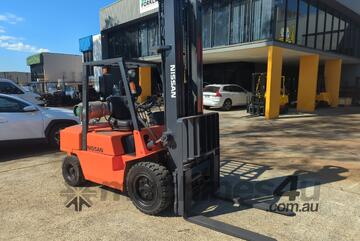 Nissan LPG Forklift 3.0T | 6.0m Lift | Side Shift