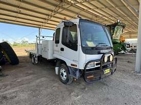 2007 Isuzu 500 Service Truck  - picture2' - Click to enlarge