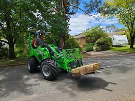 Avant 860i GT AC Powerful Articulated Loader - picture0' - Click to enlarge