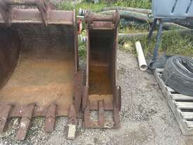 Set Of CAT Excavator Buckets - picture1' - Click to enlarge