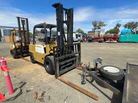 Yale GDP40 2 Stage Forklift - picture0' - Click to enlarge