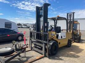 Yale GDP40 2 Stage Forklift - picture0' - Click to enlarge