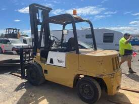 Yale GDP40 2 Stage Forklift - picture1' - Click to enlarge