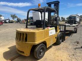 Yale GDP40 2 Stage Forklift - picture2' - Click to enlarge