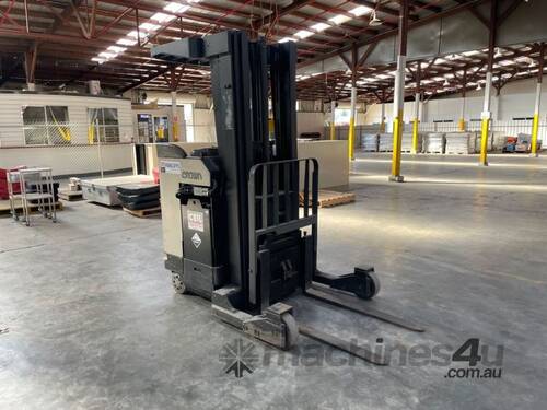 Crown 35RRTT198 Electric Reach Forklift (Stand on)