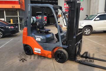 Toyota Forklift 2.5T Container Mast