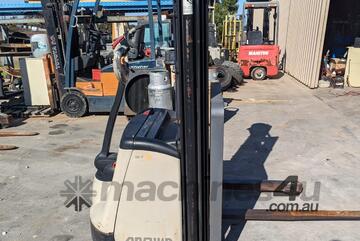 Crown Electric Walkie Stacker with 1000kg Load Capacity