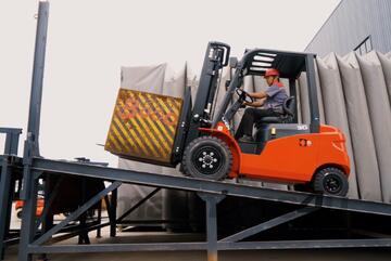 EP Premium 2.5T Forklift EFL253 - OZ' Best Value Lithium Forklift