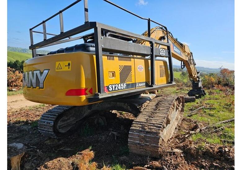 caption 2020 SANY SY245F EXCAVATOR WITH ROTATING GRAPPLE