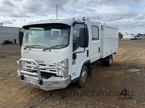 2010 Isuzu FRR200 Crew Service Truck