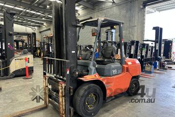 QLD FORKLIFTS - 2011 Toyota 7FDA50 Forklift 5.0t Diesel Duplex mast 3.5M Fork Positioner Sideshift