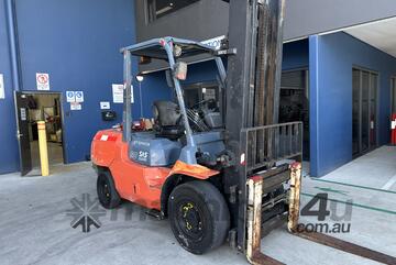 QLD FORKLIFTS - 2011 Toyota 7FDA50 Forklift 5.0t Diesel Duplex mast 3.5M Fork Positioner Sideshift