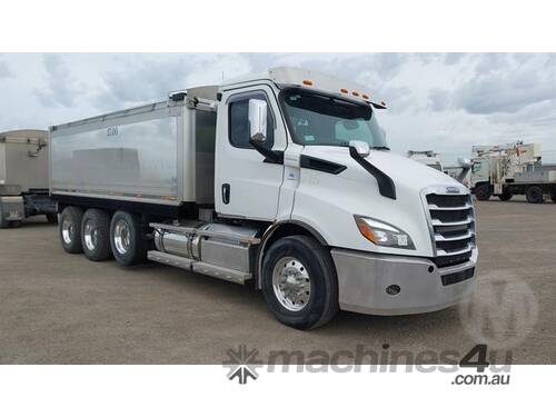 caption Freightliner Cascadia
