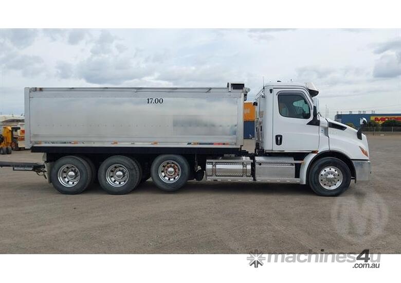 caption Freightliner Cascadia