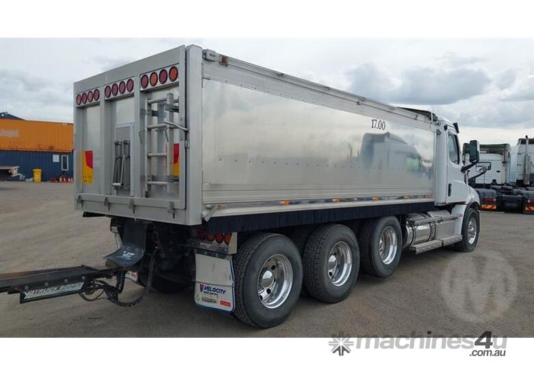 caption Freightliner Cascadia