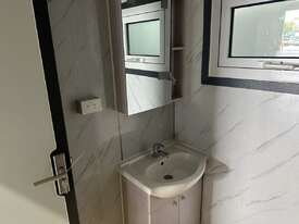 Unreserved Unused Shower & Toilet Block - picture2' - Click to enlarge