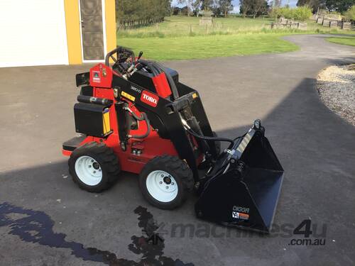 LIKE NEW - 2021 TORO 320D MINI LOADER