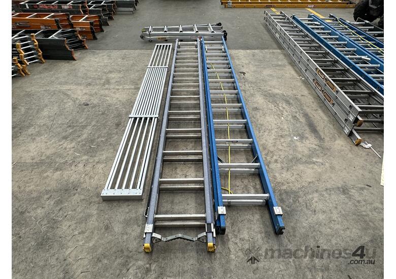 caption 3 x Assorted ladders and 1x extendable aluminium plank