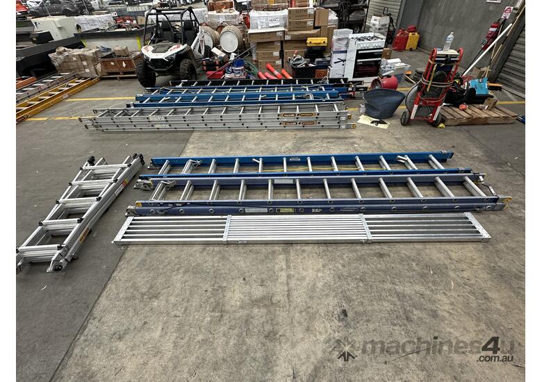 caption 3 x Assorted ladders and 1x extendable aluminium plank