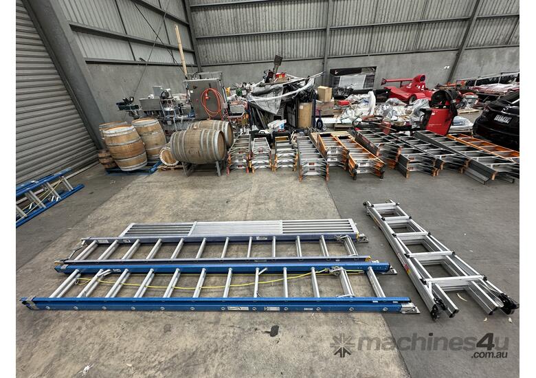 caption 3 x Assorted ladders and 1x extendable aluminium plank