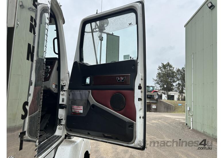 caption 2013 Western Star 5800SS (6x4) Prime Mover
