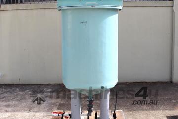 Fiberglass Tank with Ribbon Style Mixer