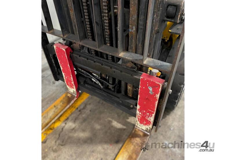 caption Yale GLP25RK Counterbalance Forklift