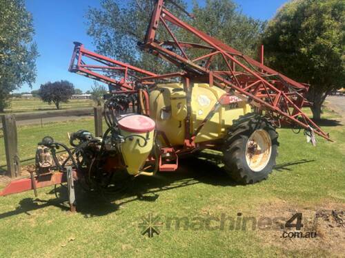caption 2004 Hardi 2700L / 20m Trailing Sprayer