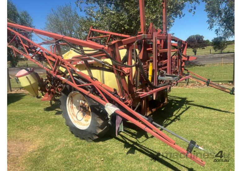 caption 2004 Hardi 2700L / 20m Trailing Sprayer