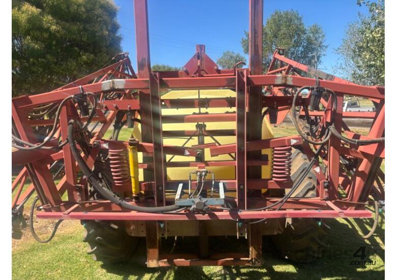 caption 2004 Hardi 2700L / 20m Trailing Sprayer