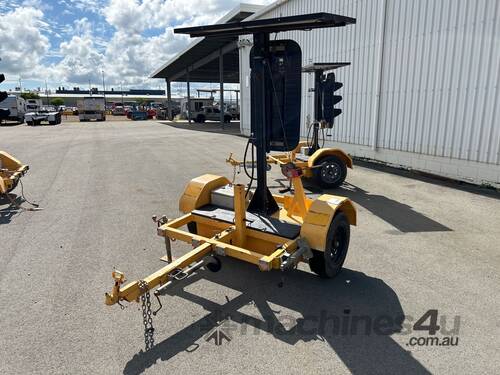 caption 2013 Giga Signs PTL2 Traffic Light Trailer Set
