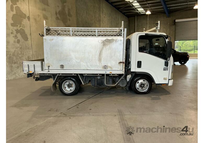 caption 2009 Isuzu N Series Cab Chassis