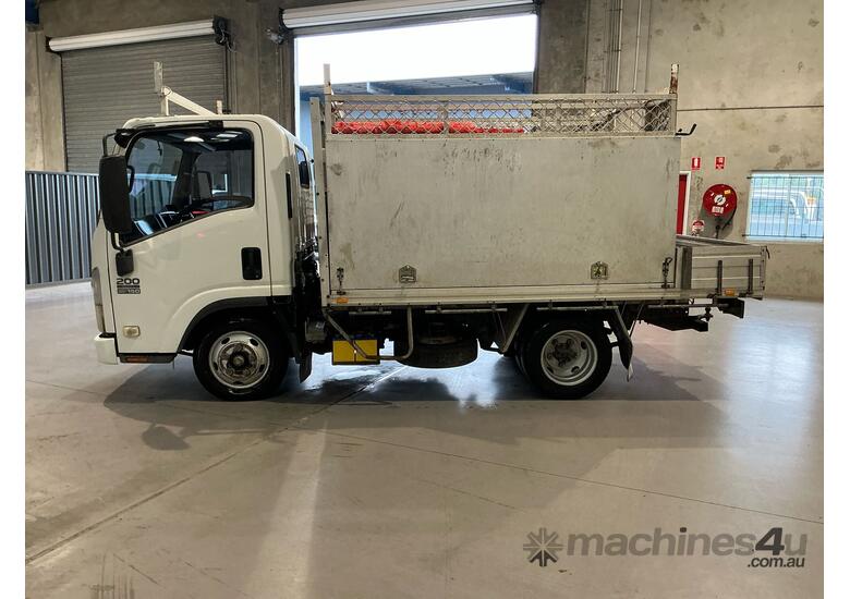 caption 2009 Isuzu N Series Cab Chassis
