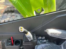 2025 Zoomlion ZCC1000V 100Ton Crawler Crane  - picture0' - Click to enlarge