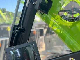 2025 Zoomlion ZCC1000V 100Ton Crawler Crane  - picture2' - Click to enlarge