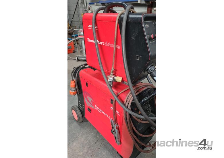 caption BOC Smootharc Advance MIG 350R Welding machine