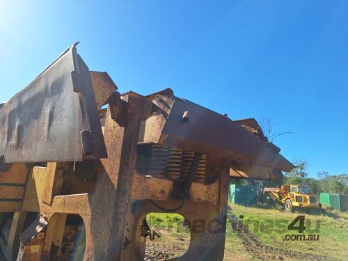 caption 2005 Extec C10 Jaw Crusher (Steel Tracked)