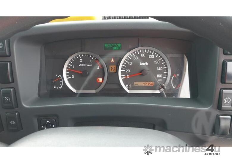 caption Isuzu NQR450