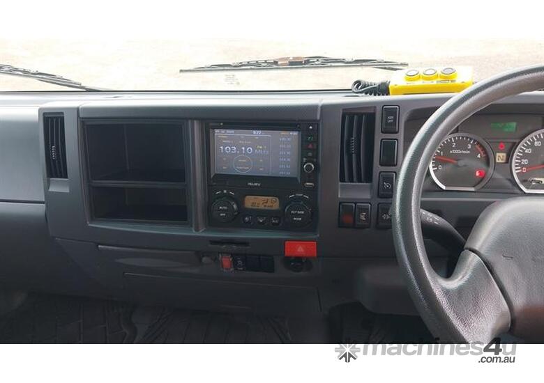 caption Isuzu NQR450
